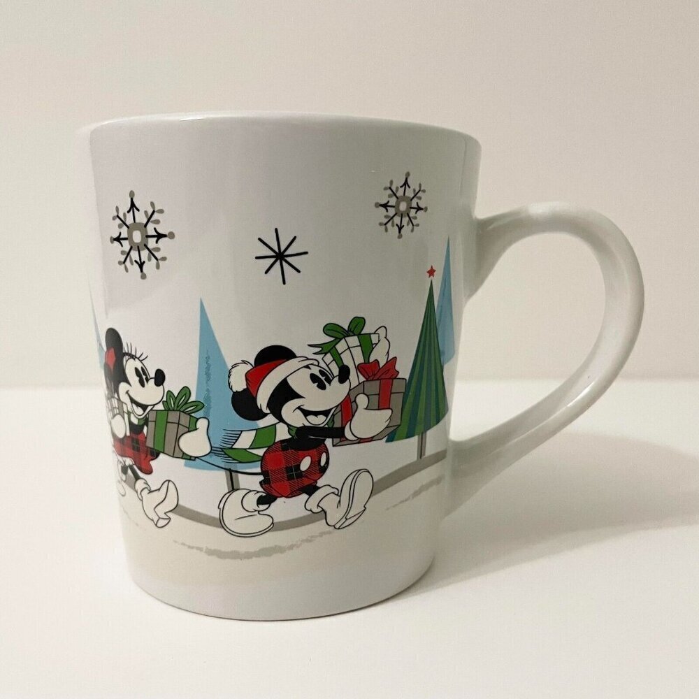 Disney Mickey and Friends Christmas Mug Zrike Brands Goofy Donald Duck Minnie